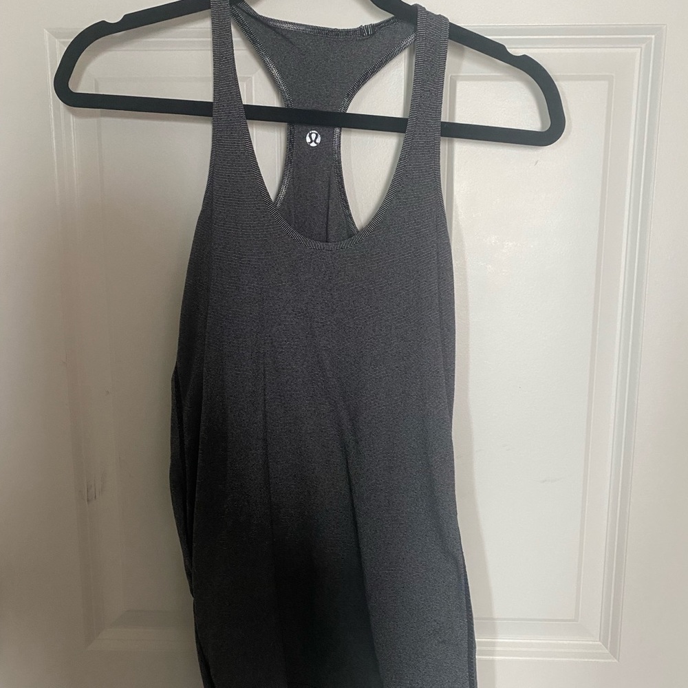 EUC Lululemon Size 4/6 Align Tank 🖤🤍